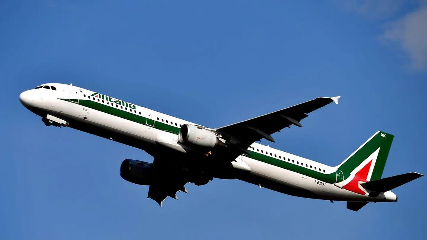 Det italienske flyselskab Alitalia har allerede 200 afgange på grund af strejken, der sker i store dele af Italien fredag.