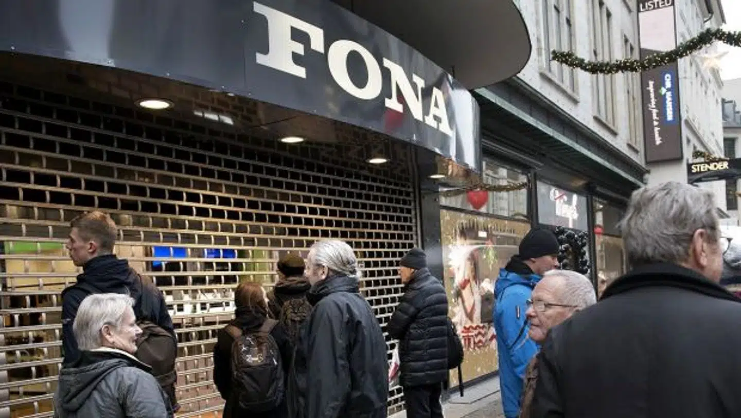 Elektronikkæden Fona gik den 1. februar 2016 i betalingsstandsning på grund af dårlige økonomiske resultater.