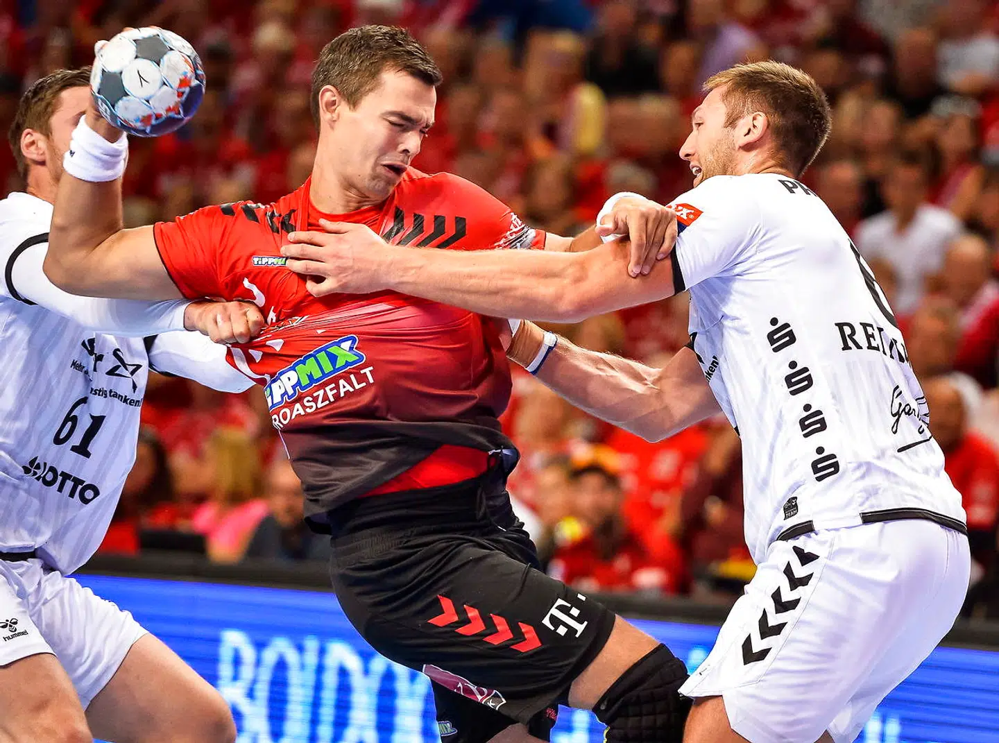 Rasmus Lauge i aktion for Veszprem i en Champions League-kamp mod Kiel 21. september.