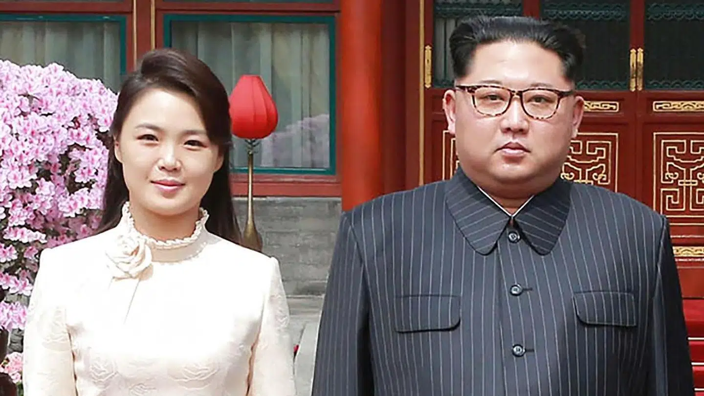 Den nordkoreanske leders hustru, Ri Sol-ju, er her fotograferet med sin mand, Kim Jong-un, i foråret 2018.