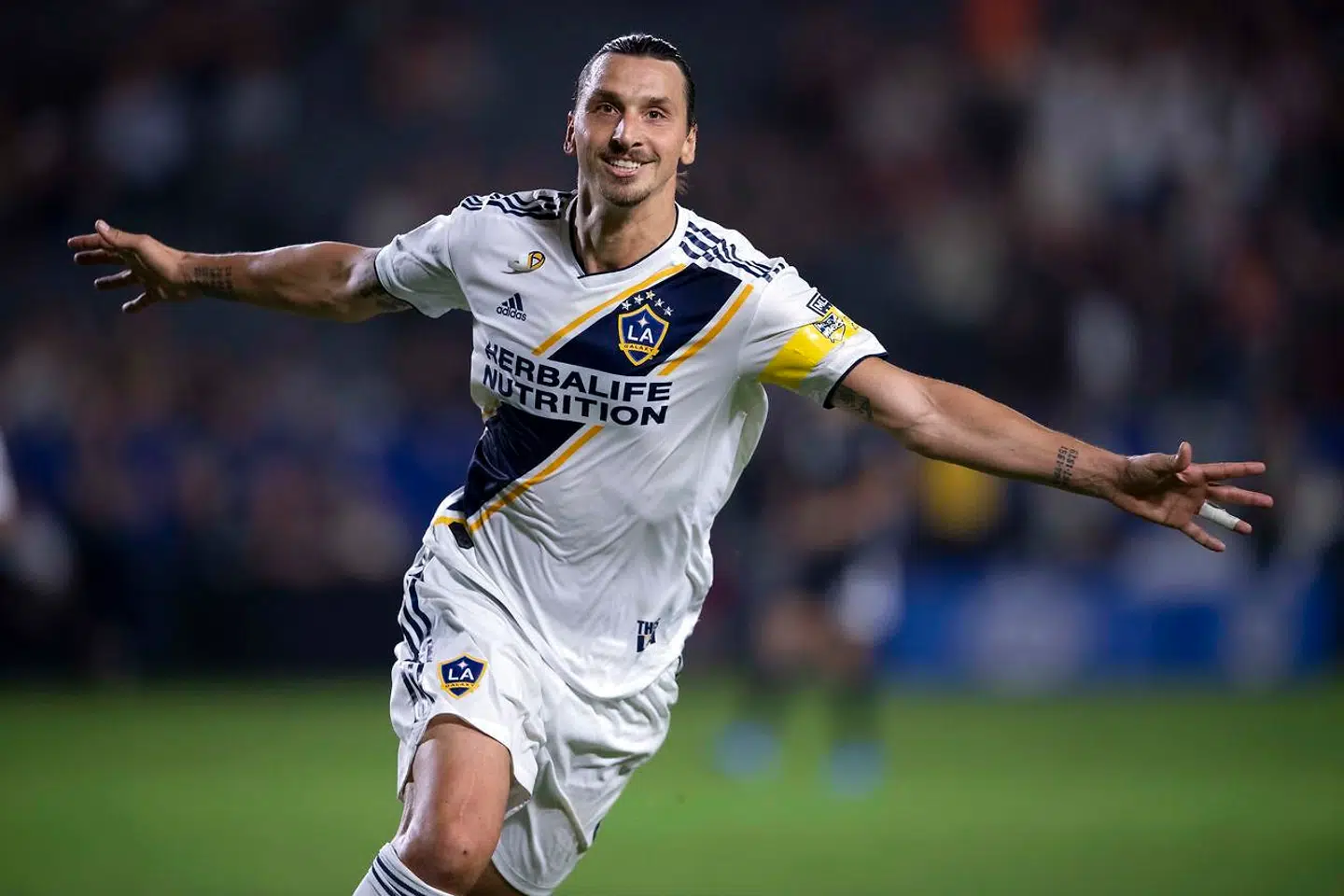 Zlatan Ibrahimovic bomber stadig i en alder af 38 år.