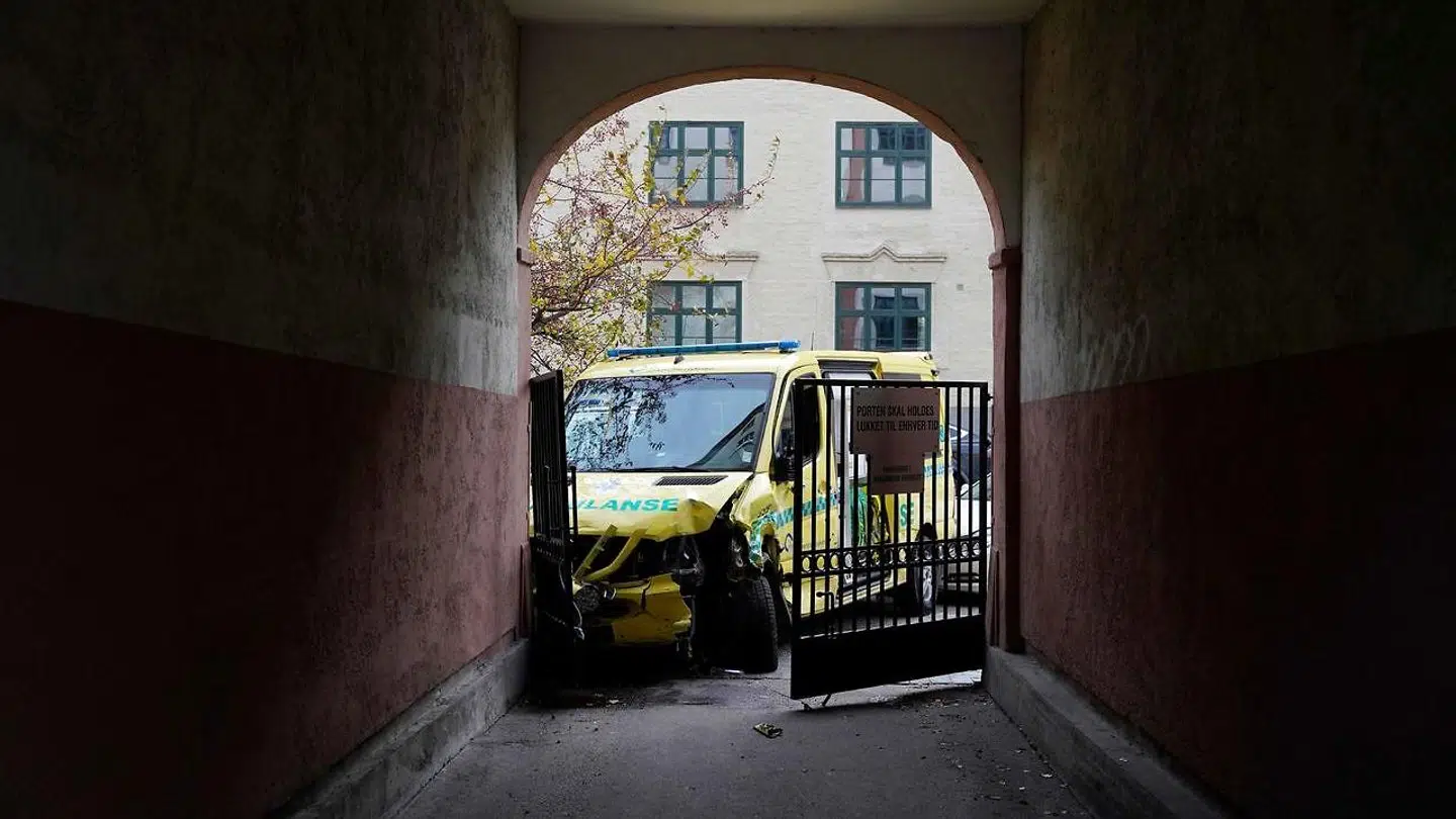 Her ses den forulykkede ambulance.