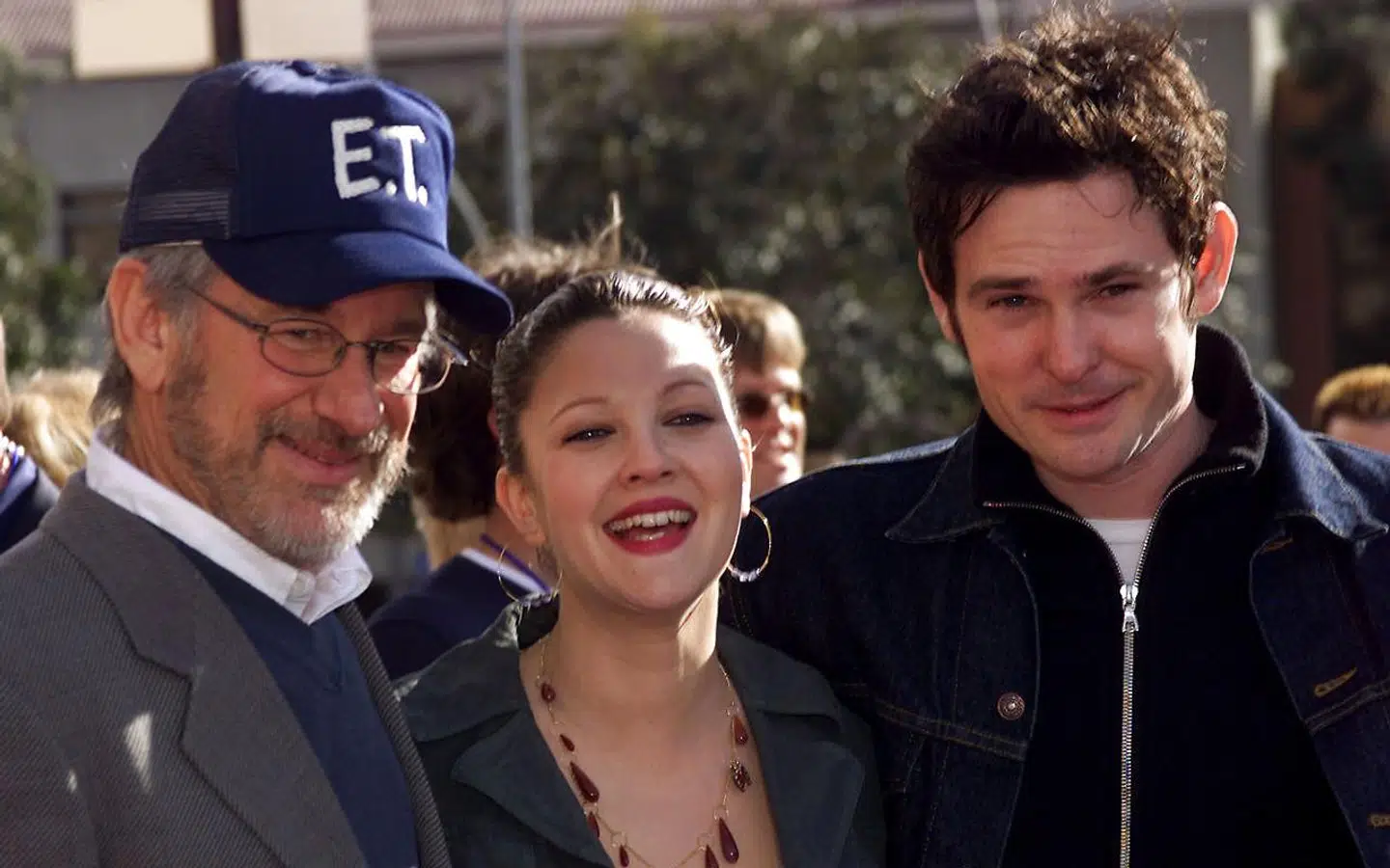 Instruktør Steven Spielberg (tv.), Drew Barrymore (i midten) og Henry Thomas (th.) ved 20-års jubilæet for 'E.T.'.