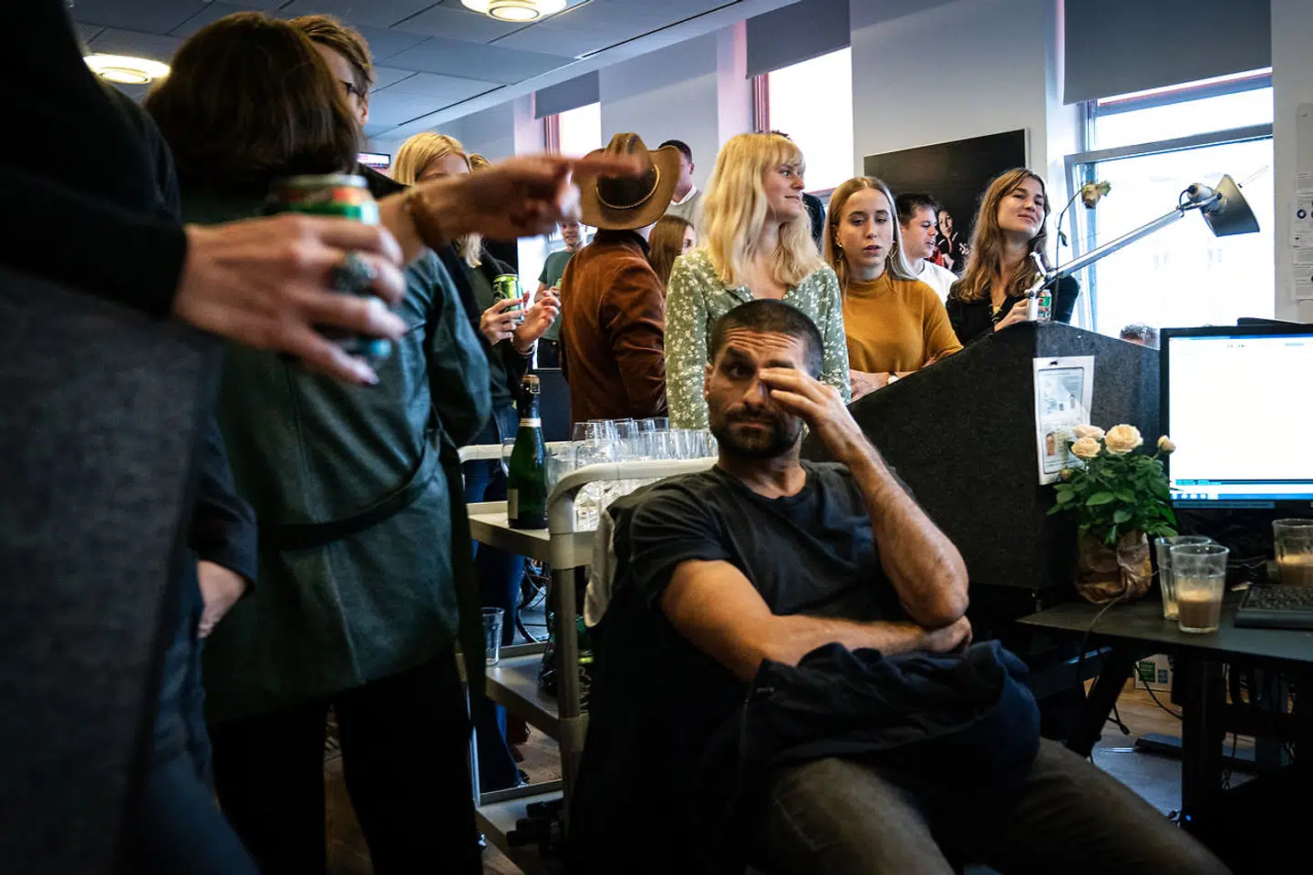 Medarbejderne på radioen får besked om at radiokanalen ikke kan fortsætte som DAB-kanal, på Radio24syv i København, tirsdag den 22. oktober 2019.. (Foto: Niels Christian Vilmann/Ritzau Scanpix)