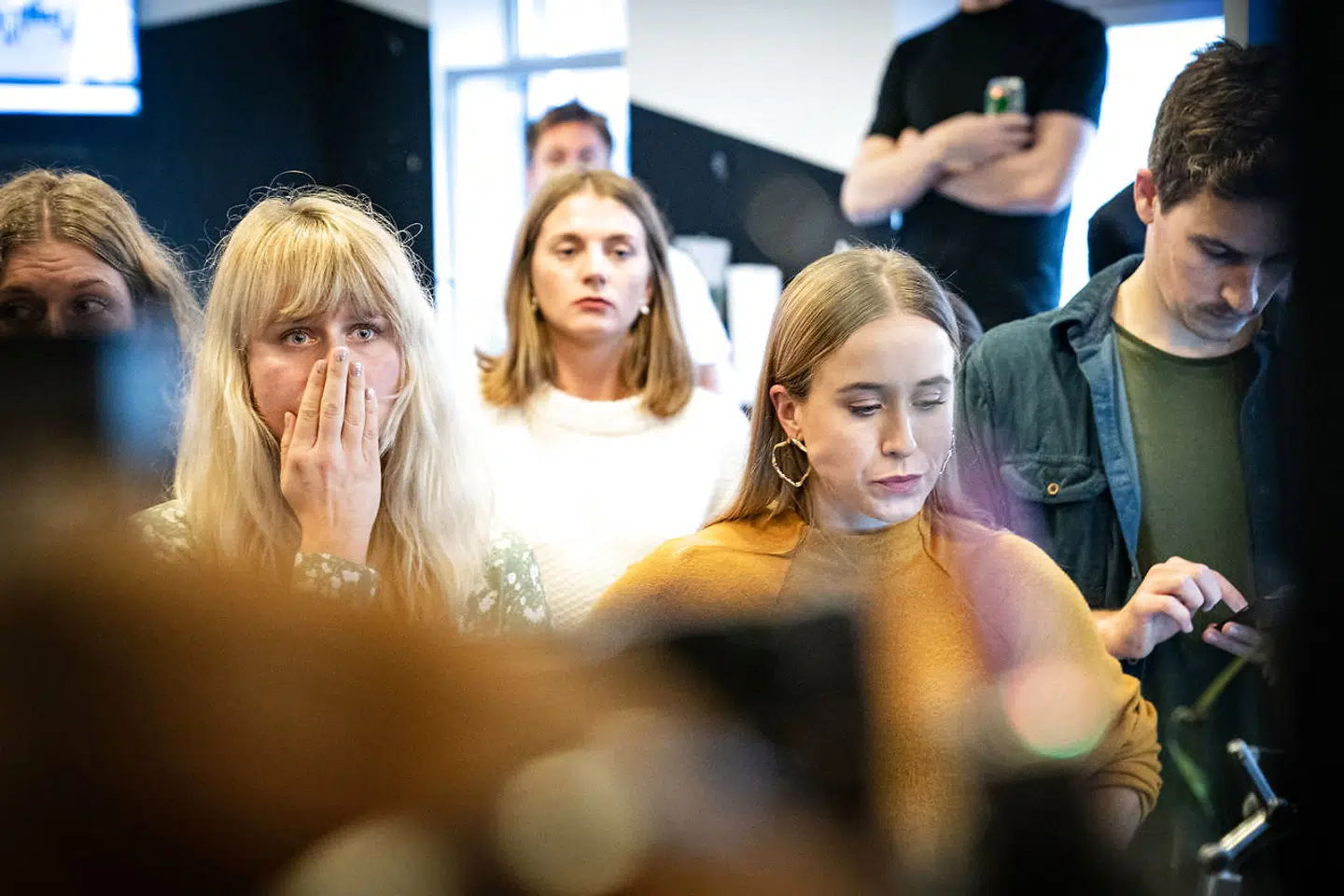Medarbejderne på radioen får besked om at radiokanalen ikke kan fortsætte som DAB-kanal, på Radio24syv i København, tirsdag den 22. oktober 2019.