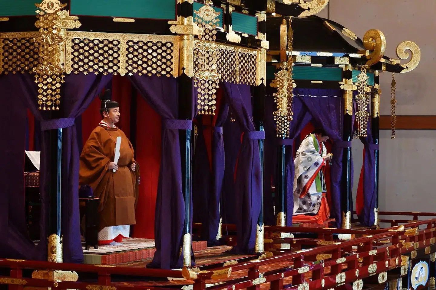 Kejser Naruhito og kejserinde Masako under den officielle tronskifteceremoni.