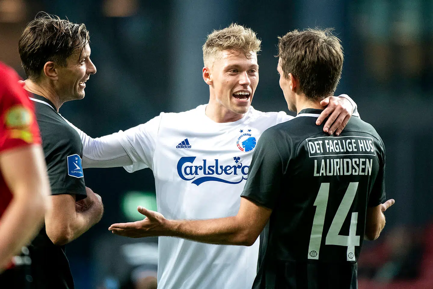 FCK's Viktor Fischer og Esbjergs Markus Halsti og Jesper Lauridsen.