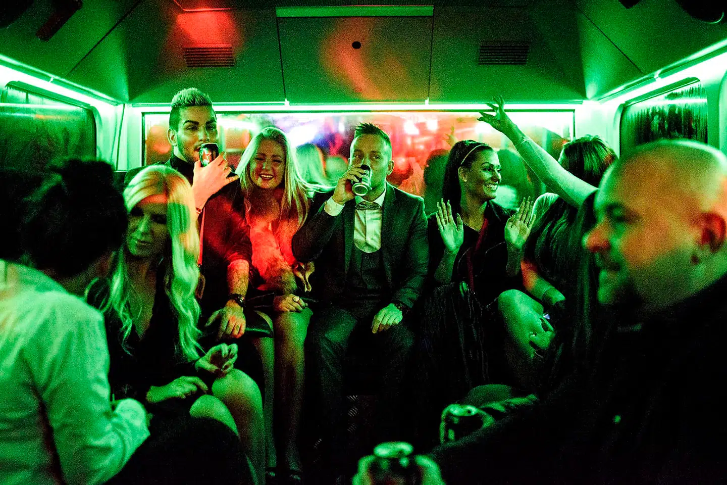 Reality Awards 2016 i Wallmanns Cirkusbygningen i København mandag den 25. januar. Realitystjernerne, der har været til preparty, tager en festbus fyldt med gratis øl ind til showet i Cirkusbygningen.