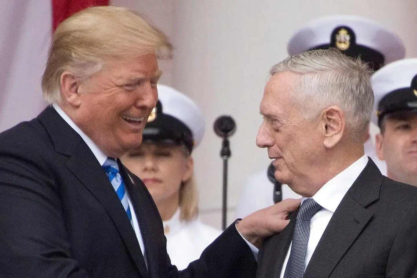 Donald Trump roste Jim Mattis til skyerne, da han udnævnte den trestjernede general til sin nye forsvarsminister. Nu nærmer luften mellem Trump og Mattis sig frysepunktet.