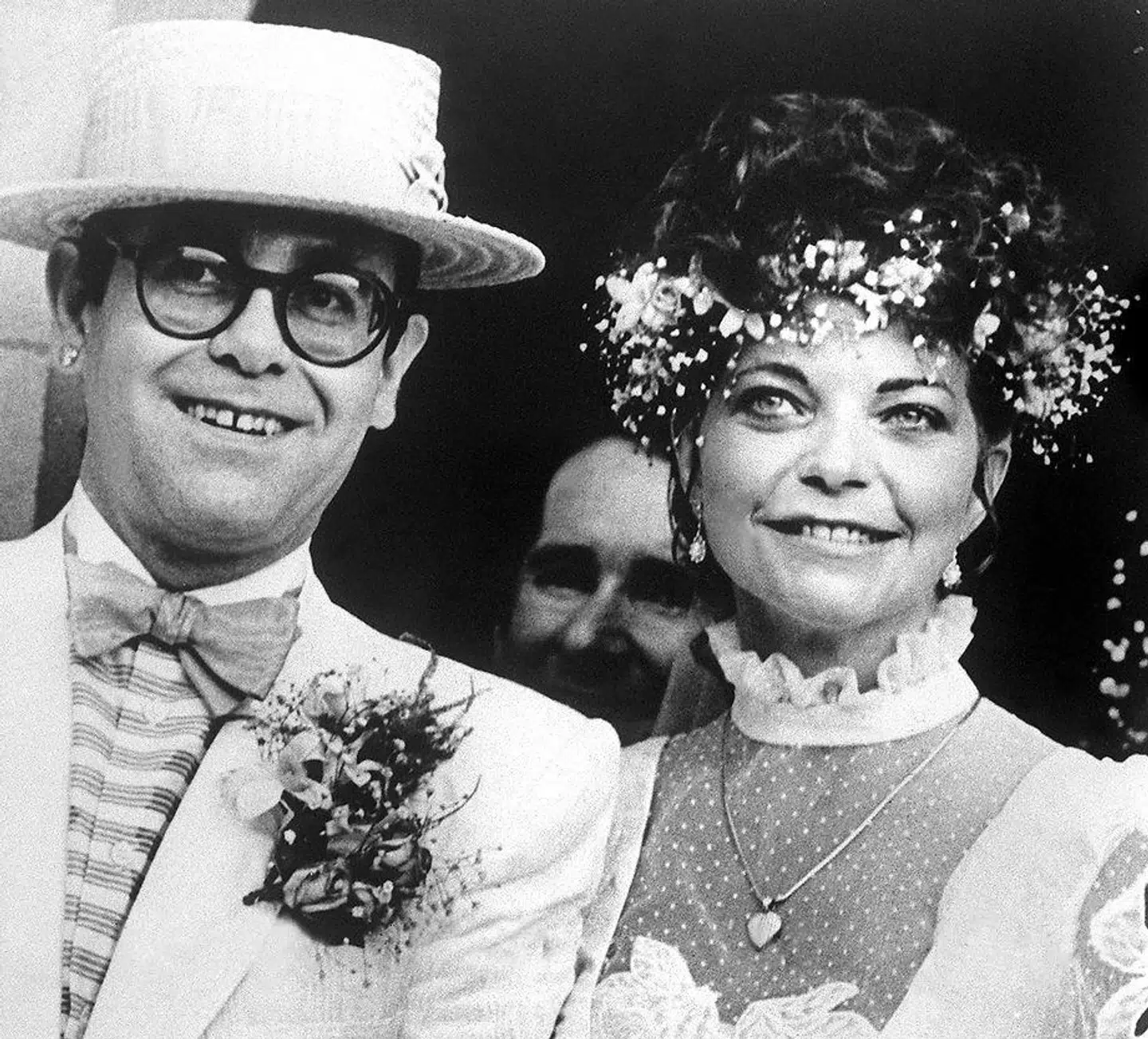 (Arkivfoto) Elton John med sin daværende hustru, Renate Blauel, 1984. Elton John er i dag homoseksuel og gift med David Furnish. AFP.