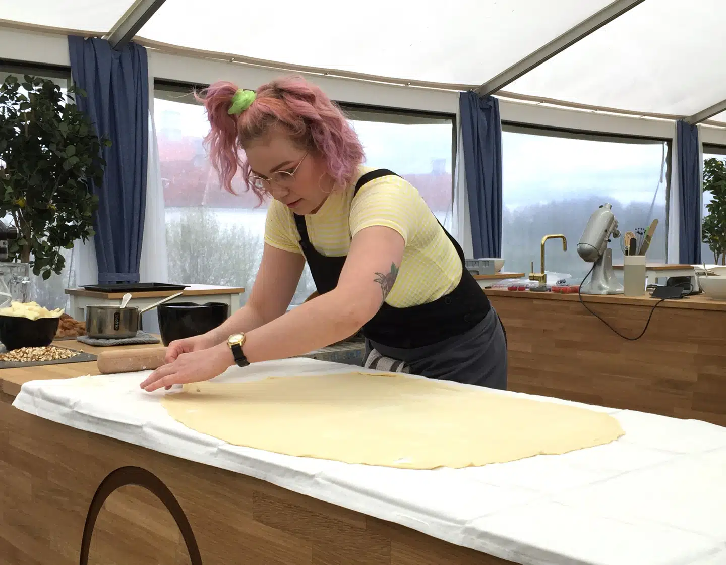 Det går helt galt for Beate, da deltagerne skal bage en østrigsk strudel i lørdagens afsnit af 'Den store bagedyst'.