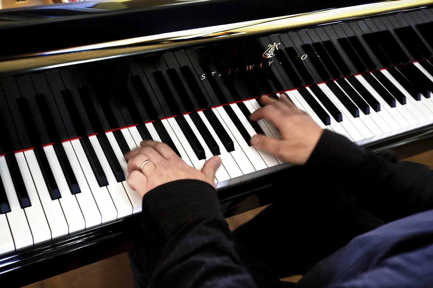 Steinway & sons fabrikken i Hamborg, Tyskland. Danmarks Radio skal have et nyt flygel.