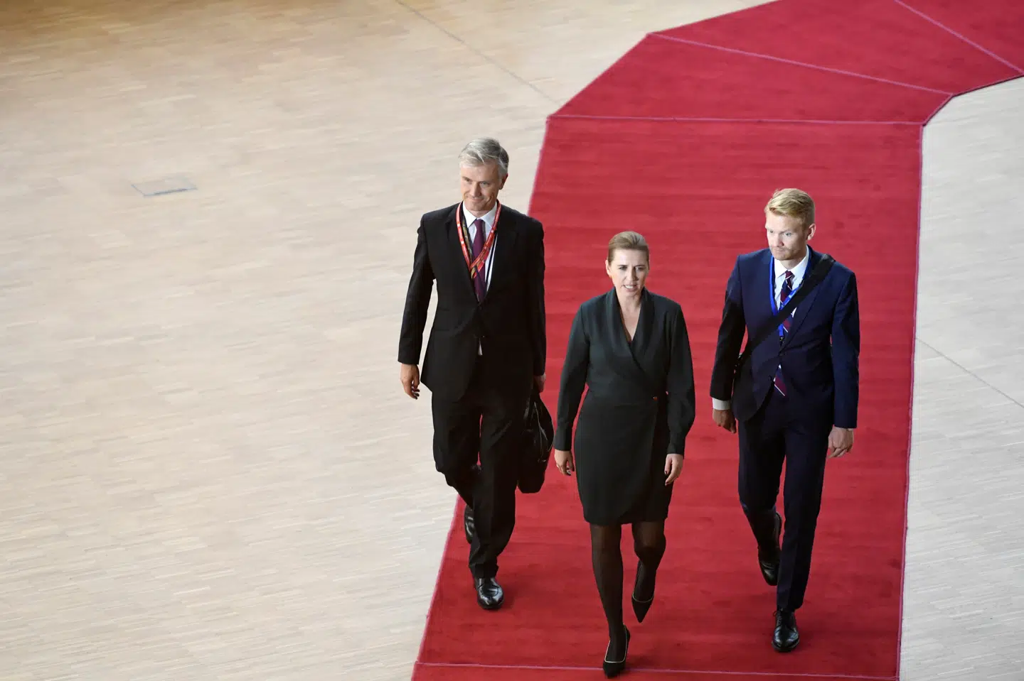 - Der er et ønske om, at de to lande (Nordmakedonien og Albanien, red.) skal følges ad, og det er der gode argumenter for. Men i og med at de to lande står så forskellige steder, så er det også svært at se en optagelse her og nu, siger statsminister Mette Frederiksen. Piroschka Van De Wouw/Reuters
