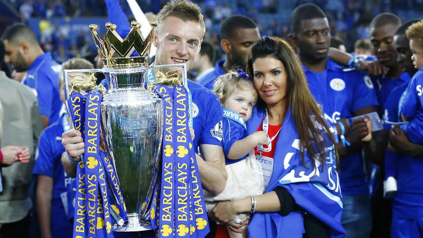 Jamie Vardy støtter sin hustru. Det har han nu vist ved at slette Wayne Rooney på de sociale medier.