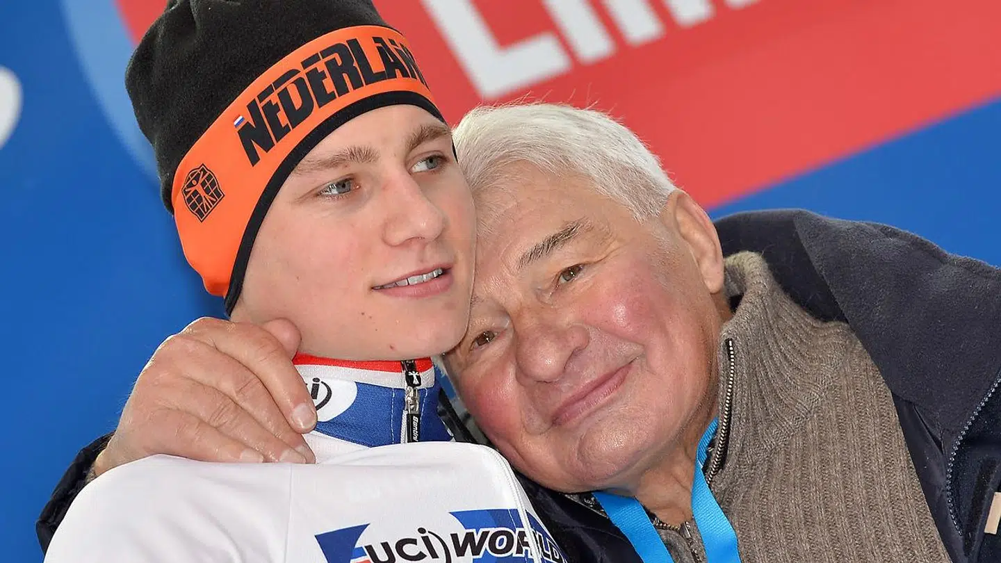 Raymond Poulidor er også indlagt på hospitalet. Her ses han med barnebarnet, stjernen, Mathieu Van Der Poel.