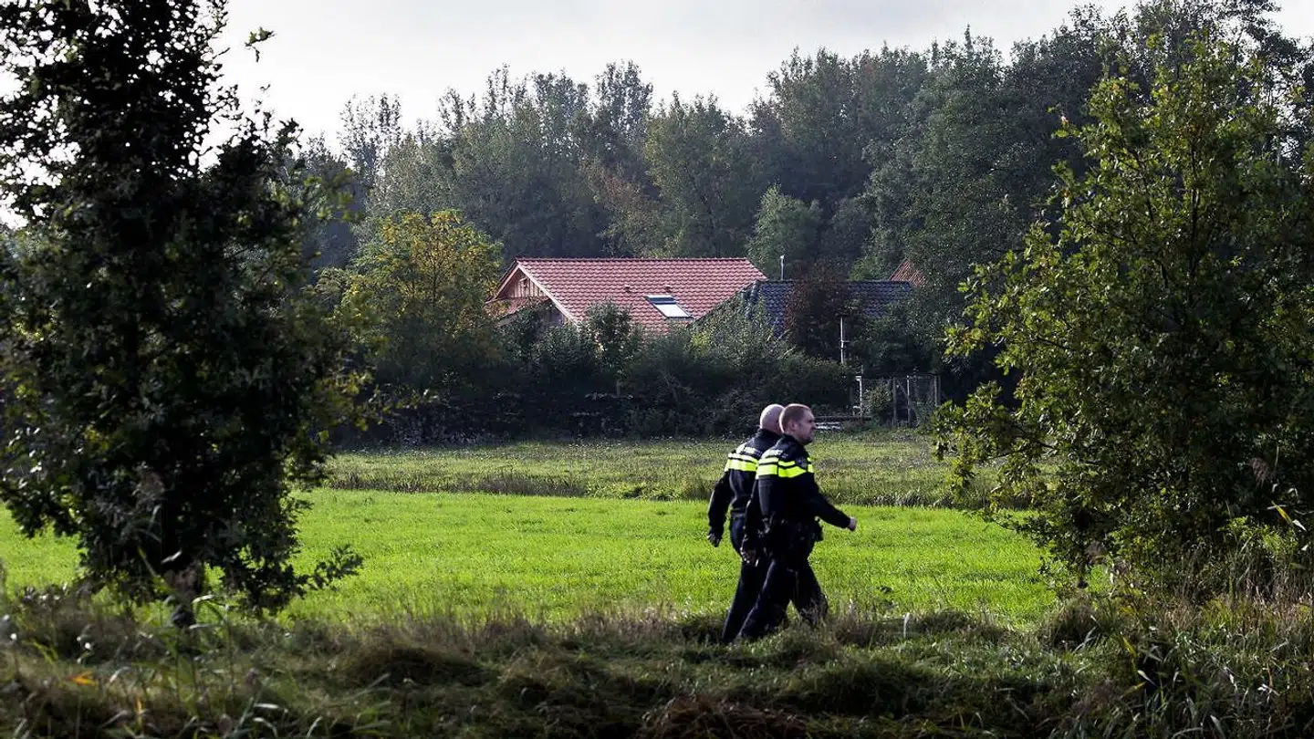 En far og hans fem børn levede i kælderen i ni år.