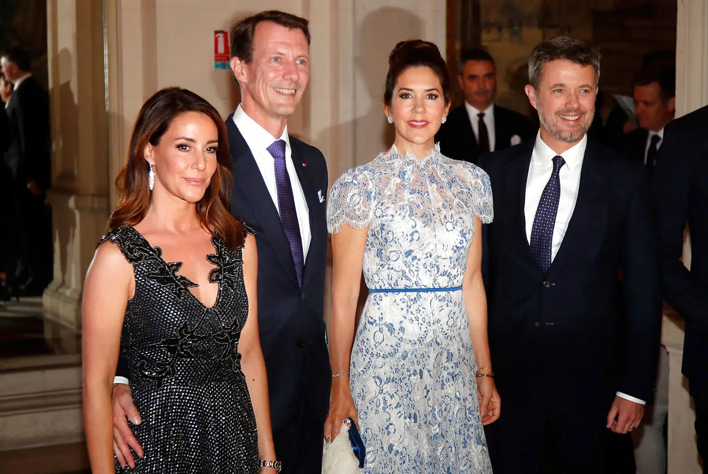Prinsesse Marie, prins Joachim, kronprinsesse Mary og kronprins Frederik til middag i Paris tirsdag aften.