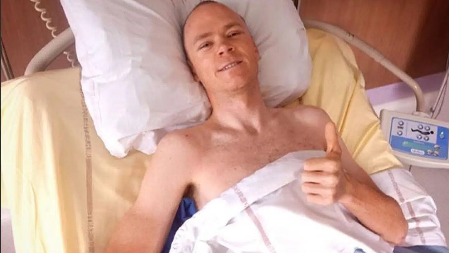 Chris Froome delte efter ulykken et billede fra hospitalssengen.