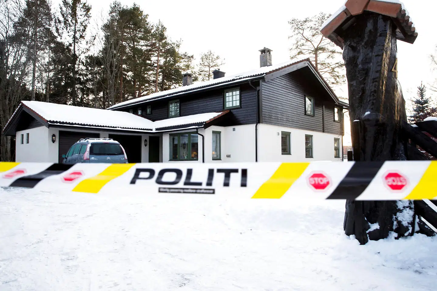 Police cordon the area surrounding the home of Norwegian real estate investor Tom Hagen and his wife Anne-Elisabeth Falkevik Hagen, who according to the authorities is suspected to have been kidnapped, in Fjellhamar, Norway, January 11, 2019. NTB Scanpix/Vidar Ruud via REUTERS ATTENTION EDITORS - THIS IMAGE WAS PROVIDED BY A THIRD PARTY. NORWAY OUT.NO COMMERCIAL OR EDITORIAL SALES IN NORWAY.