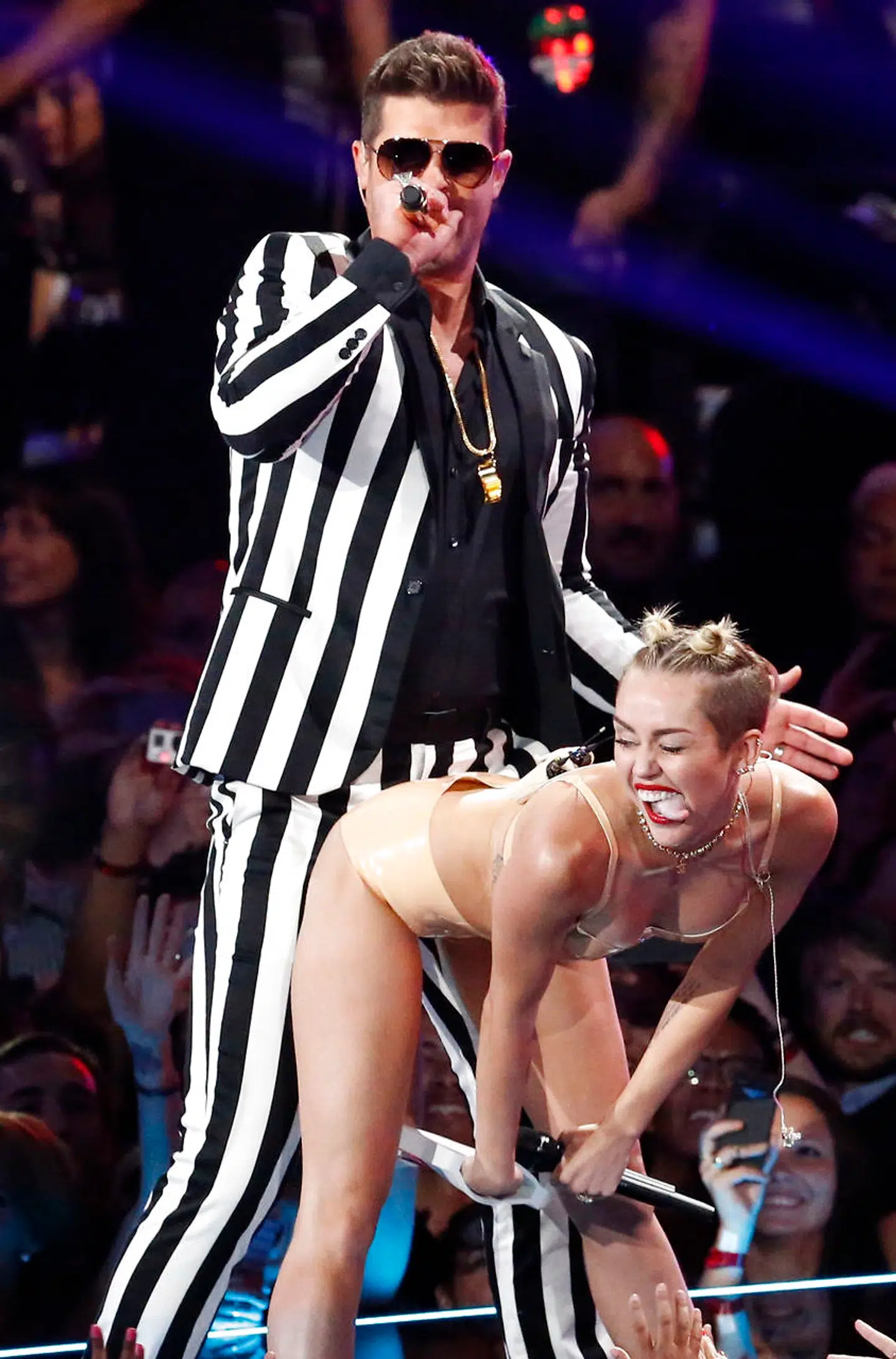 Miley Cyrus og Robin Thicke ved deres ikoniske MTV Video Music Awards-optræden i 2013.