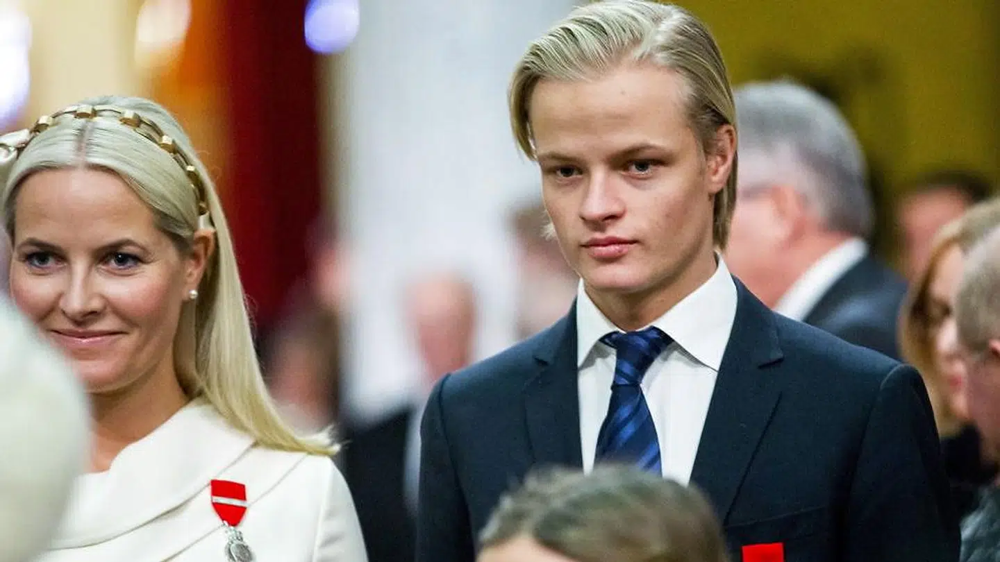 Arkivfoto. Her ses Marius Borg Høiby sammen med sin mor Mette Marit på sin højre side. Billedet er taget i 2016. EPA/VEGARD WIVESTAD GROTT NORWAY OUT