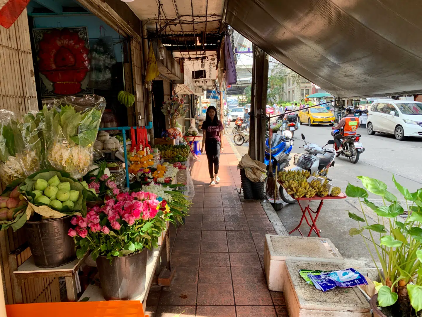 De sidste dage i Thailand har Mint ikke rigtig nogle planer. Hun har ferie fra skole og glæder sig bare til at komme til Danmark.