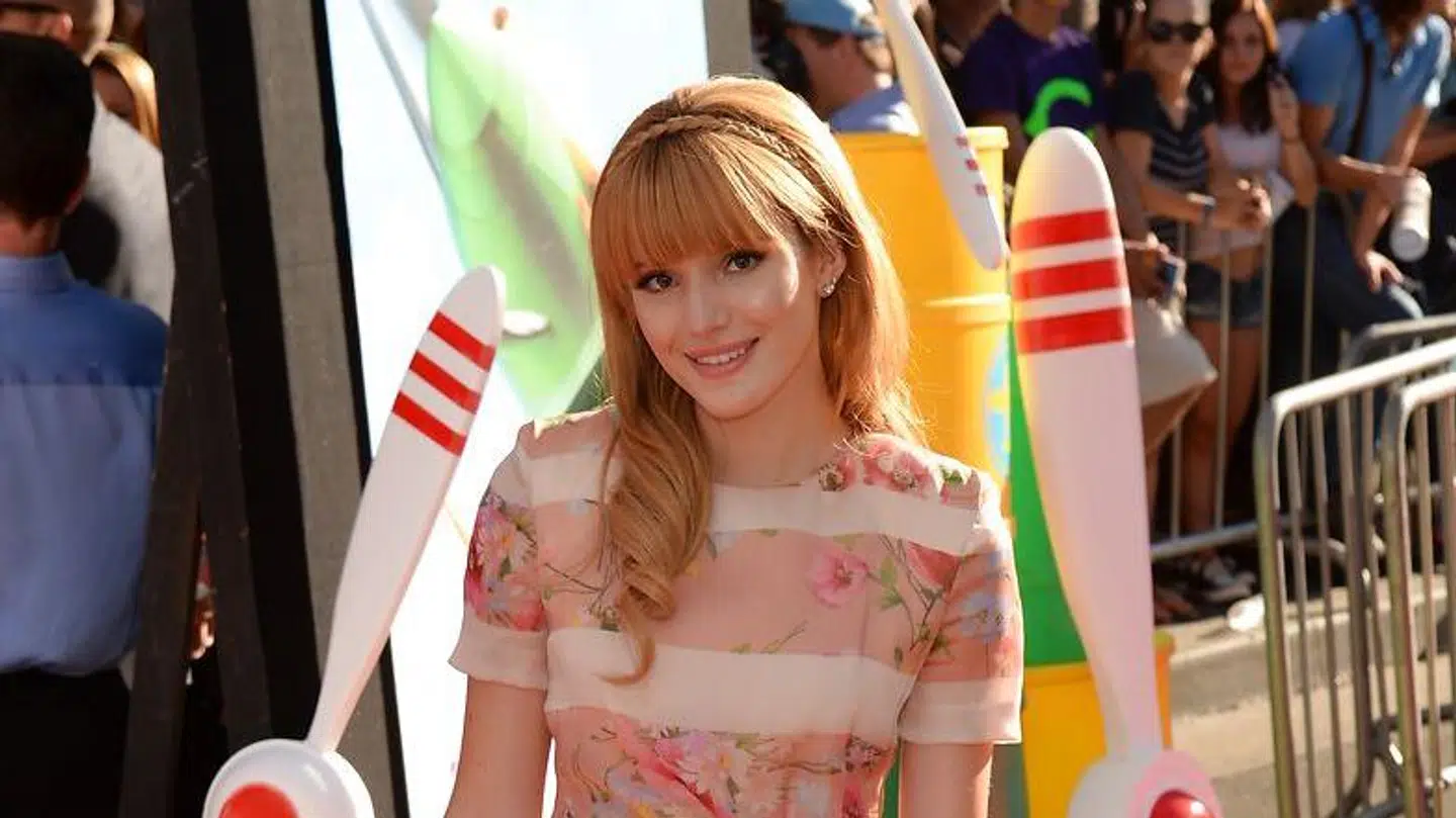 Her ses Bella Thorne i 2013, omkring den periode, hvor hun medvirkede i serien 'Shake it up'. AFP PHOTO / ROBYN BECK. ROBYN BECK / AFP
