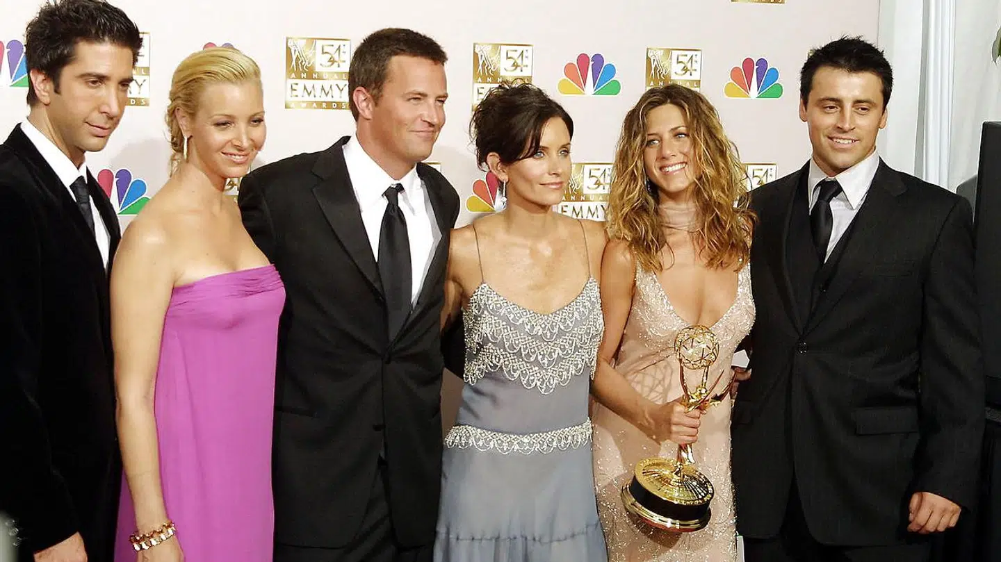 Jennifer Aniston i 2002 med hele holdet af 'Venner'-skuespillere til Emmy-uddeling.