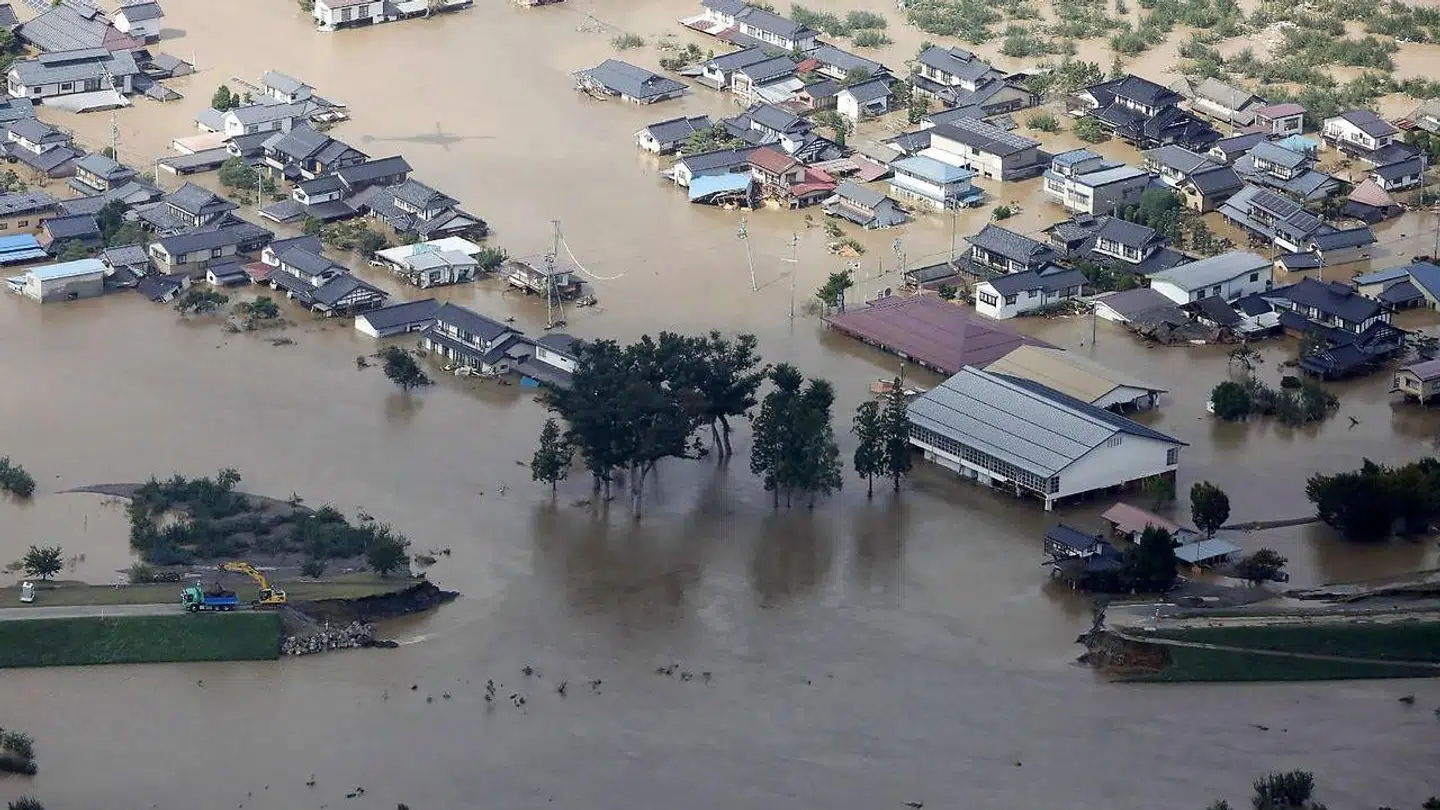 Huse oversvømmet af vand fra Chikuma-floden i Nagano.