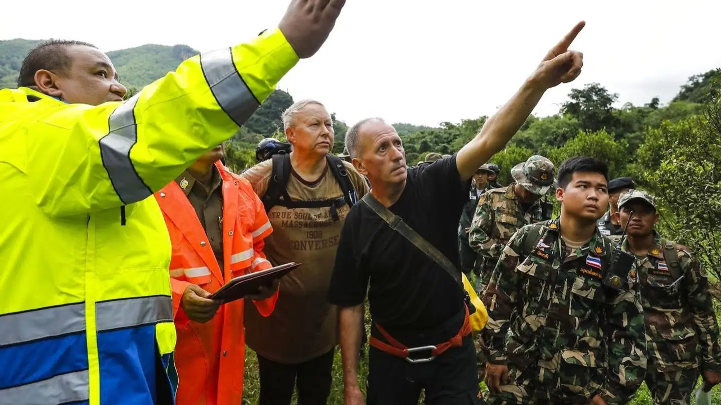 Vernon Unsworth i midten. Her fotograferet under redningsaktionen i juni 2018.