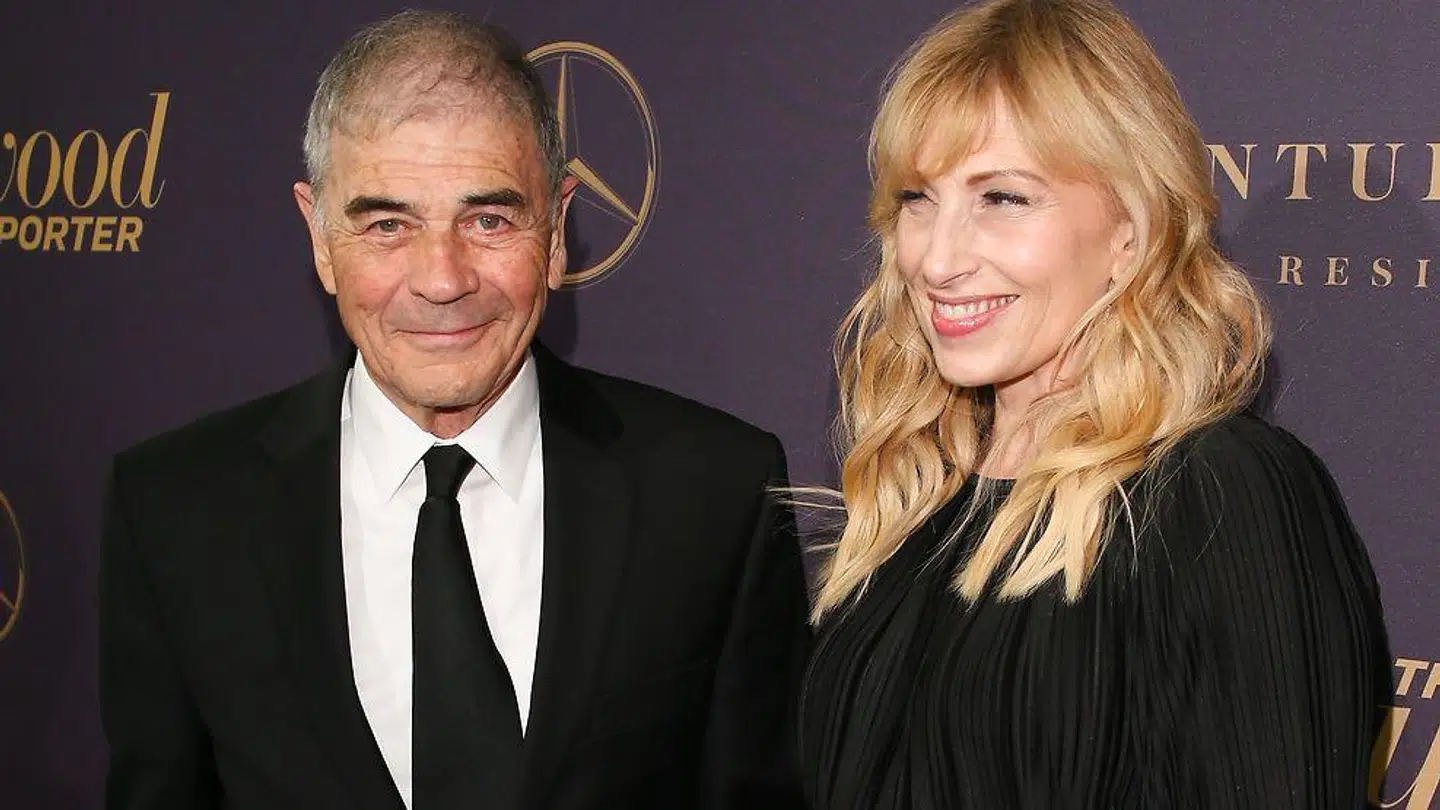 Robert Forster med sin kæreste Denise Grayson den 4. februar 2019.