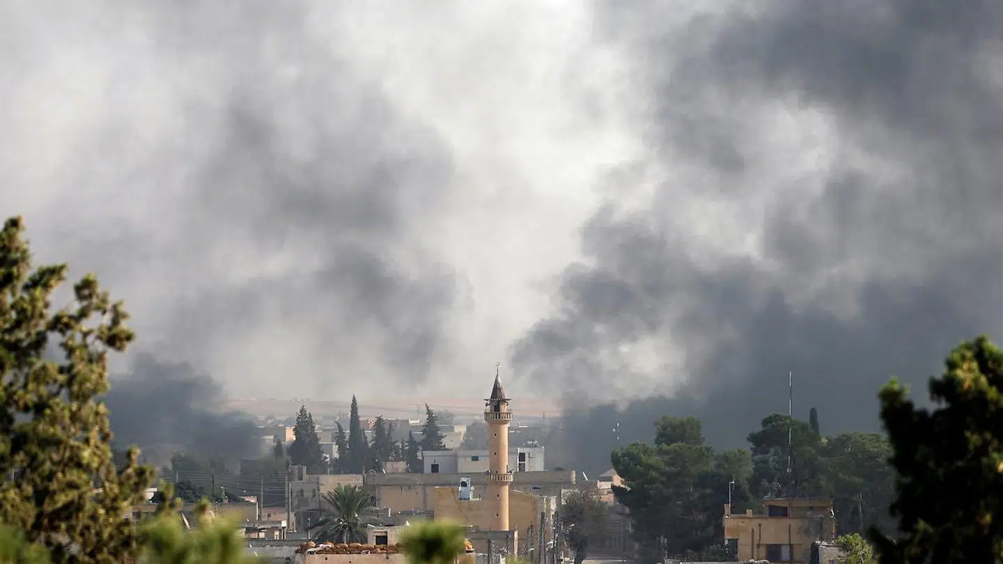 Billedet viser intense røgskyer over Tell Abyad, som især er ramt af bomber siden onsdag aften. Byen ligger godt 230 kilometer fra Qaimshi.