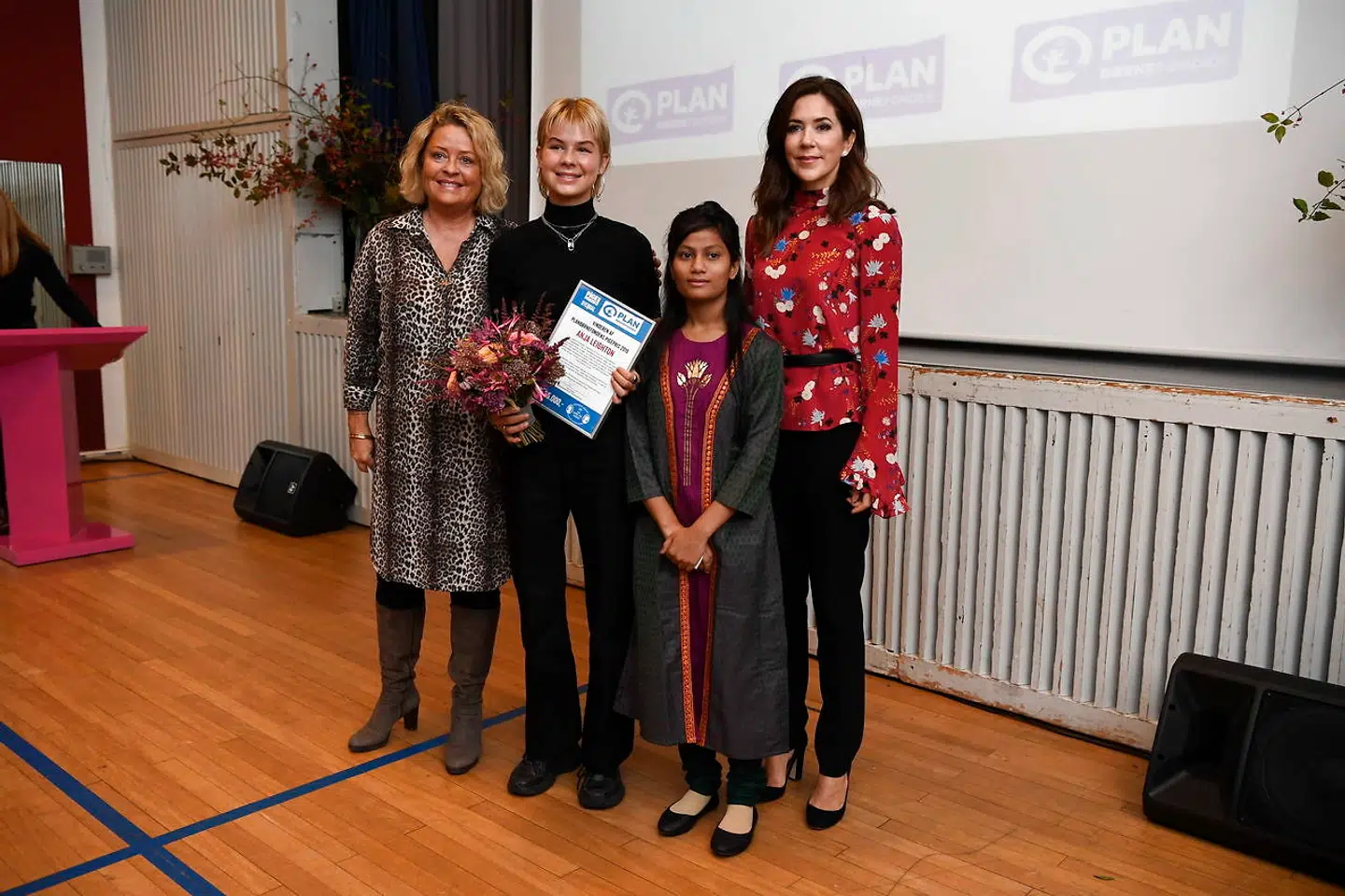 Kronprinsesse Mary sammen med Farzana og Anja Leighton.