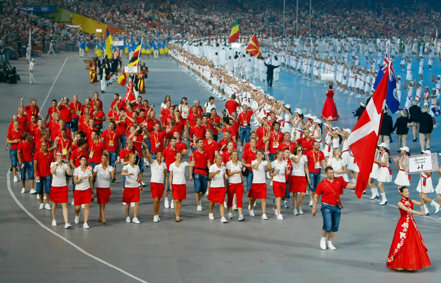 Joachim B. Olsen blev ifølge den tidligere DAF-formand Thomas Thomsen udsat for en uretfærdig behandling ved OL i Sydney, men tog revanche. Vandt otte medaljer ved OL, VM og EM og bar fanen i strakt arm på det olympiske stadion i Beijing i 2008.