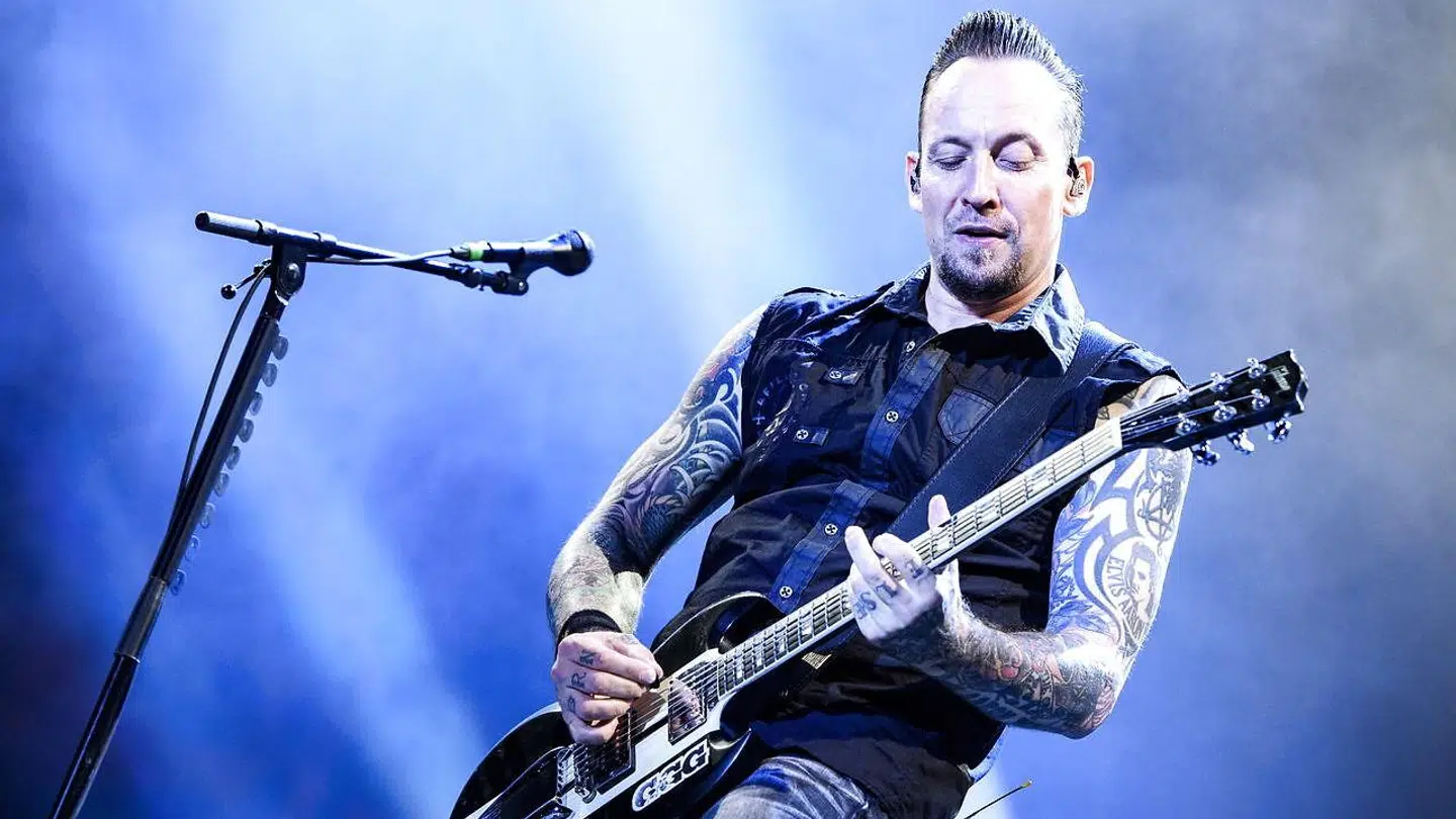 Michael Poulsen på scenen i Schweiz. (Foto: Scanpix)