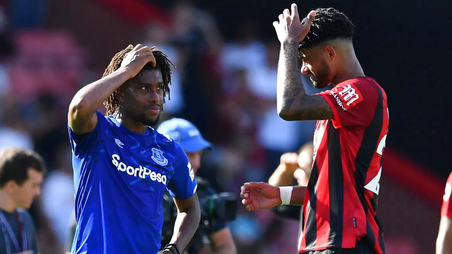 Philip Billing (th.) og Alex Iwobi diskuterer muligheden for, at den danske komet kan stille op for Nigeria.