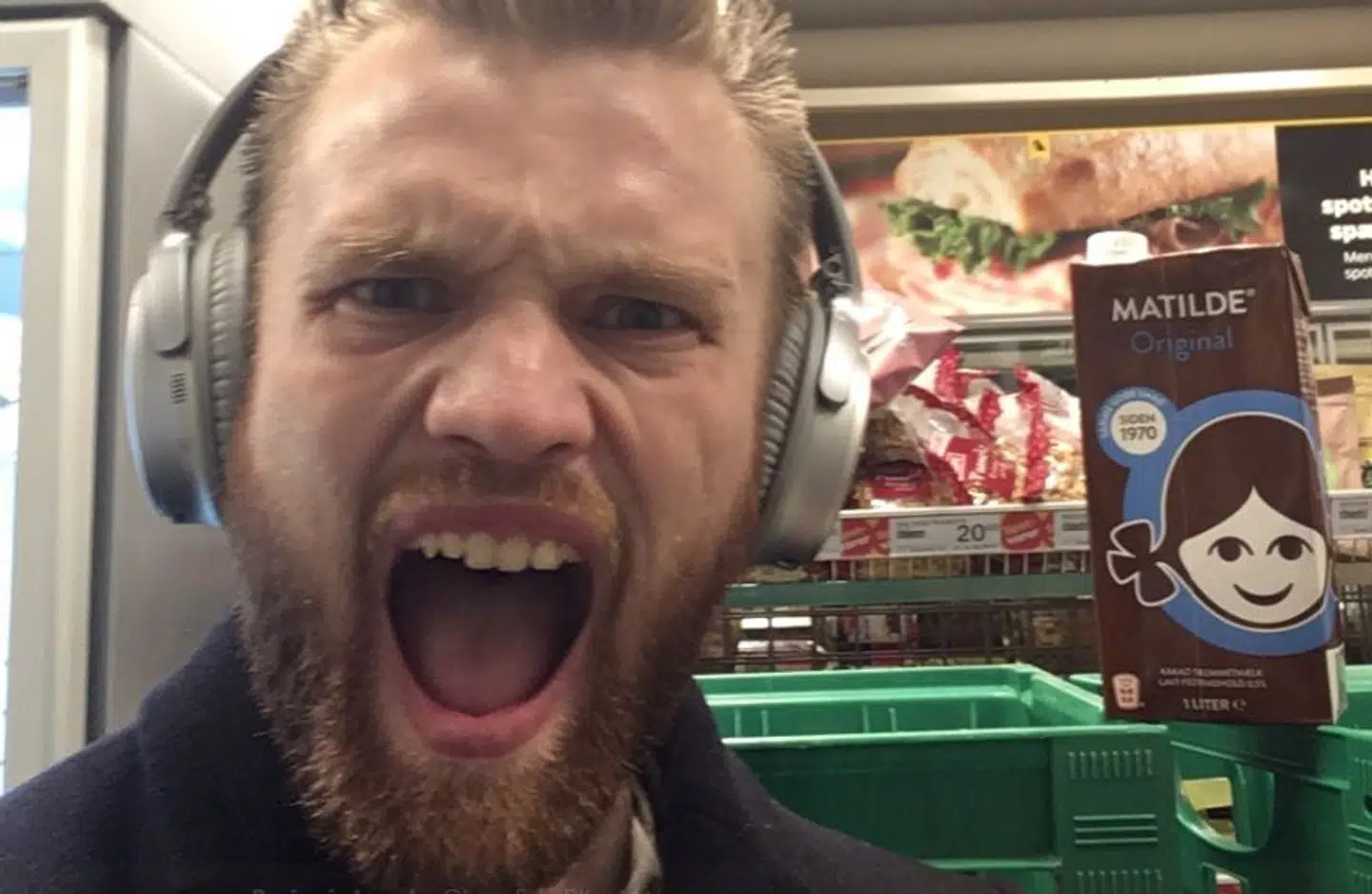 Sådan var reaktionen, da Benjamin Leander i oktober sidste år blev millionær - mens han stod i Netto. Privatfoto.