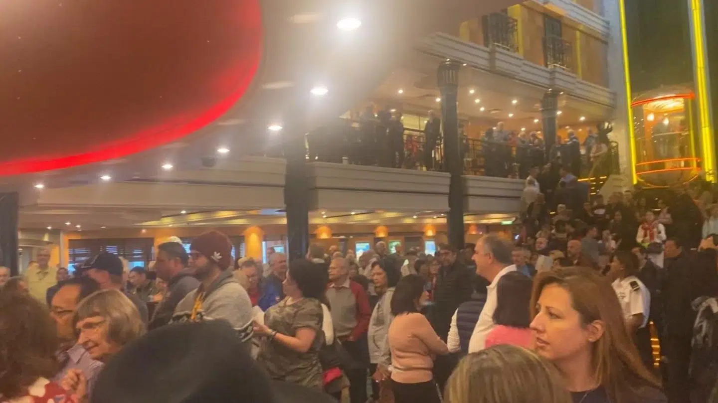 Gammel mad i restauranterne og et kloaksystem der ikke virkede, er blandt de oplevelser som passagererne havde ombord på krydstogskibet Norwegian Spirit.