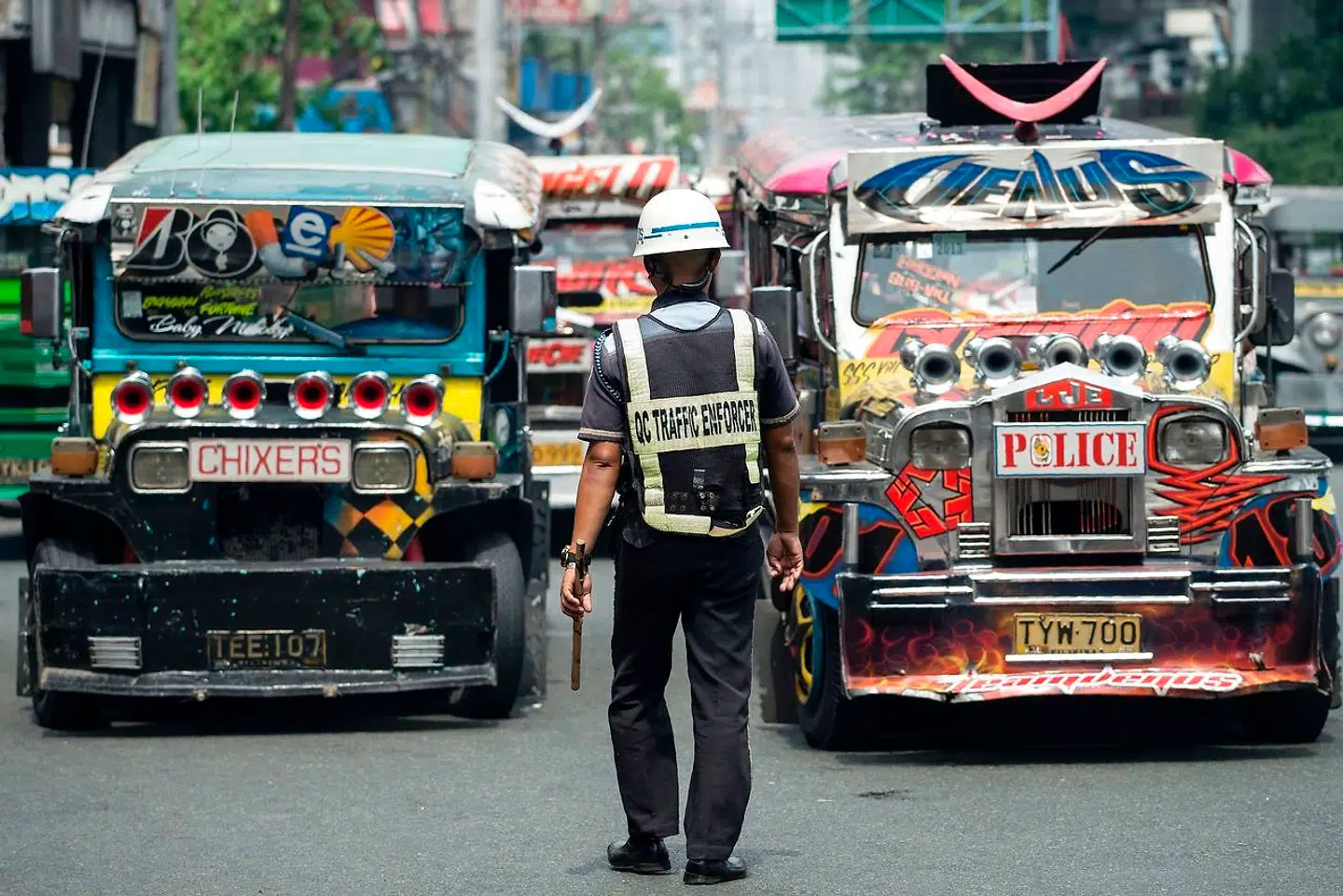 De såkaldte jeepneys er populære i Manila.