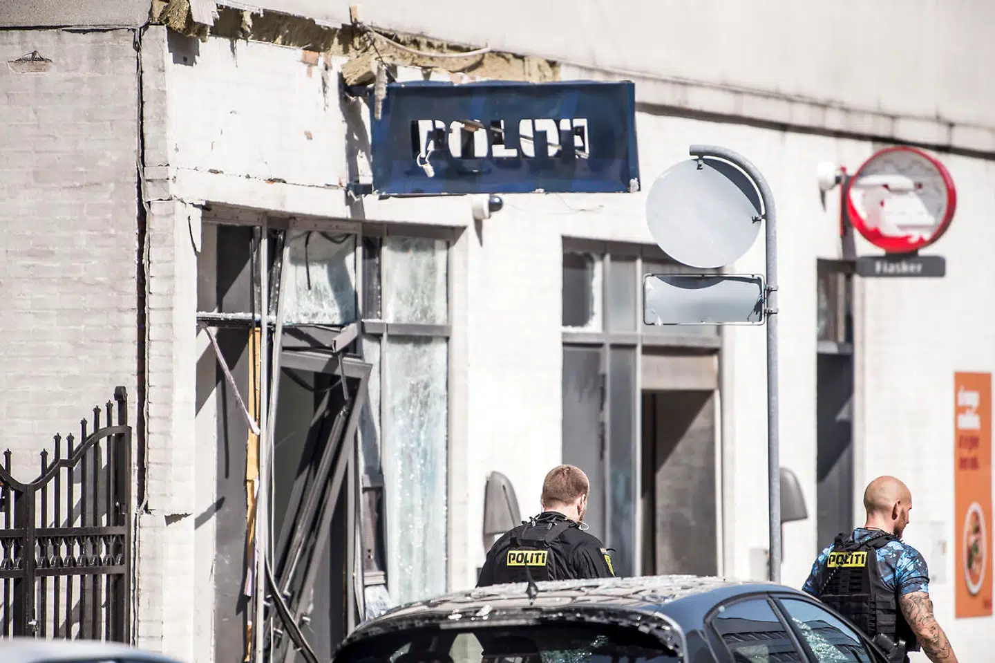 Eksplosioner i København er en del af begrundelsen for at indføre mere overvågning. Her er det gået ud over en nærpolitistation på Hermodsgade på Nørrebro i København lørdag den 10. august 2019.