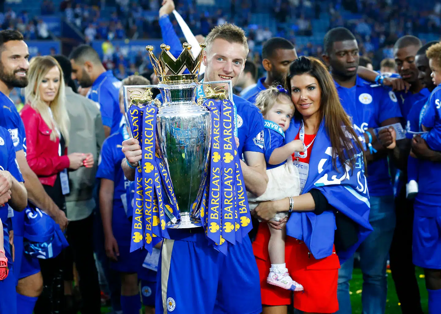 Rebekah Vardy med Jamie Vardy, da Leicester vandt Premier League.