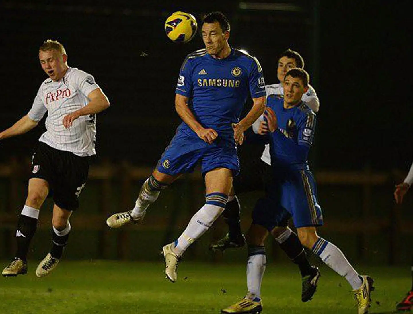 Da Andreas Christensen først kom på førsteholdet i Chelsea var flere af de gamle travere, der stadig. Her ses han sammen med John Terry.