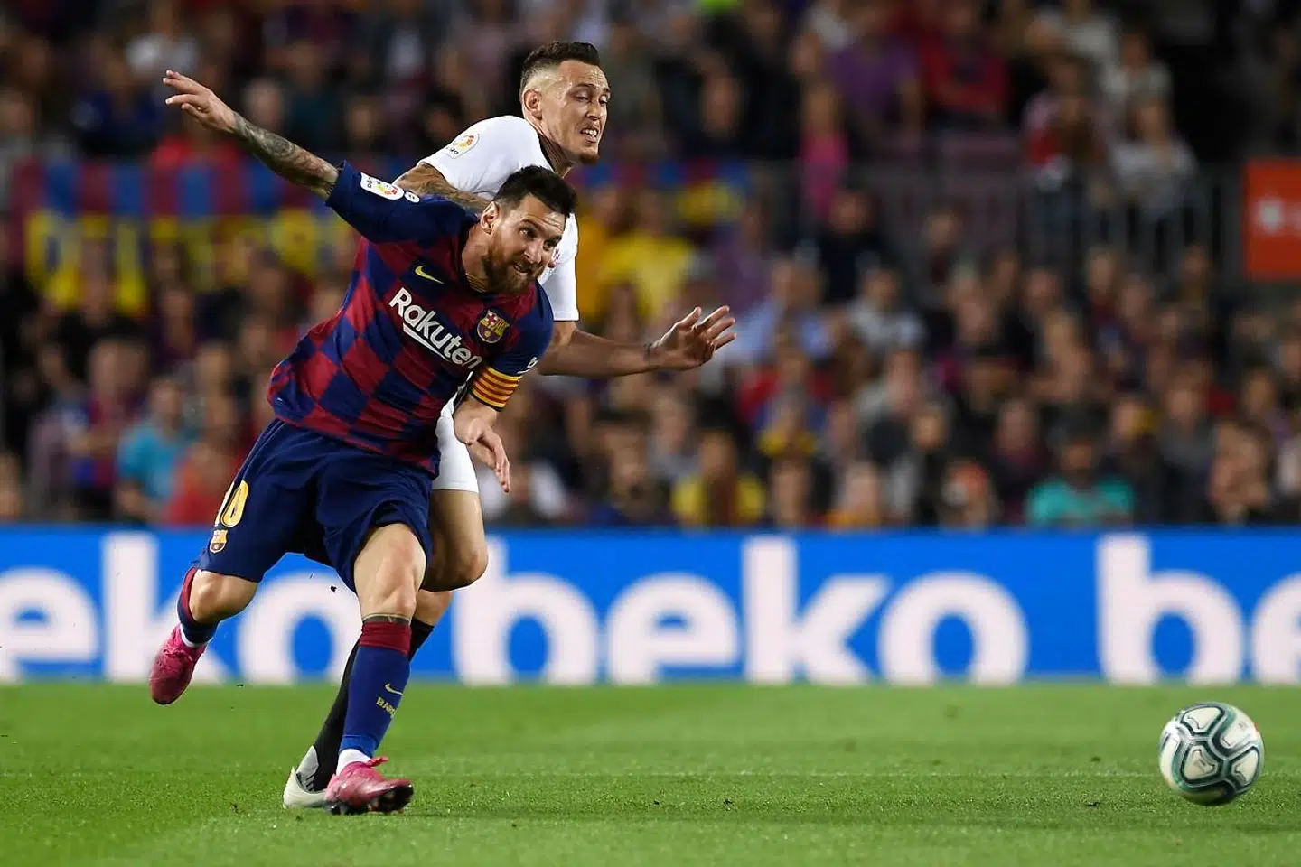 Lionel Messi i aktion mod Sevilla i La Liga.