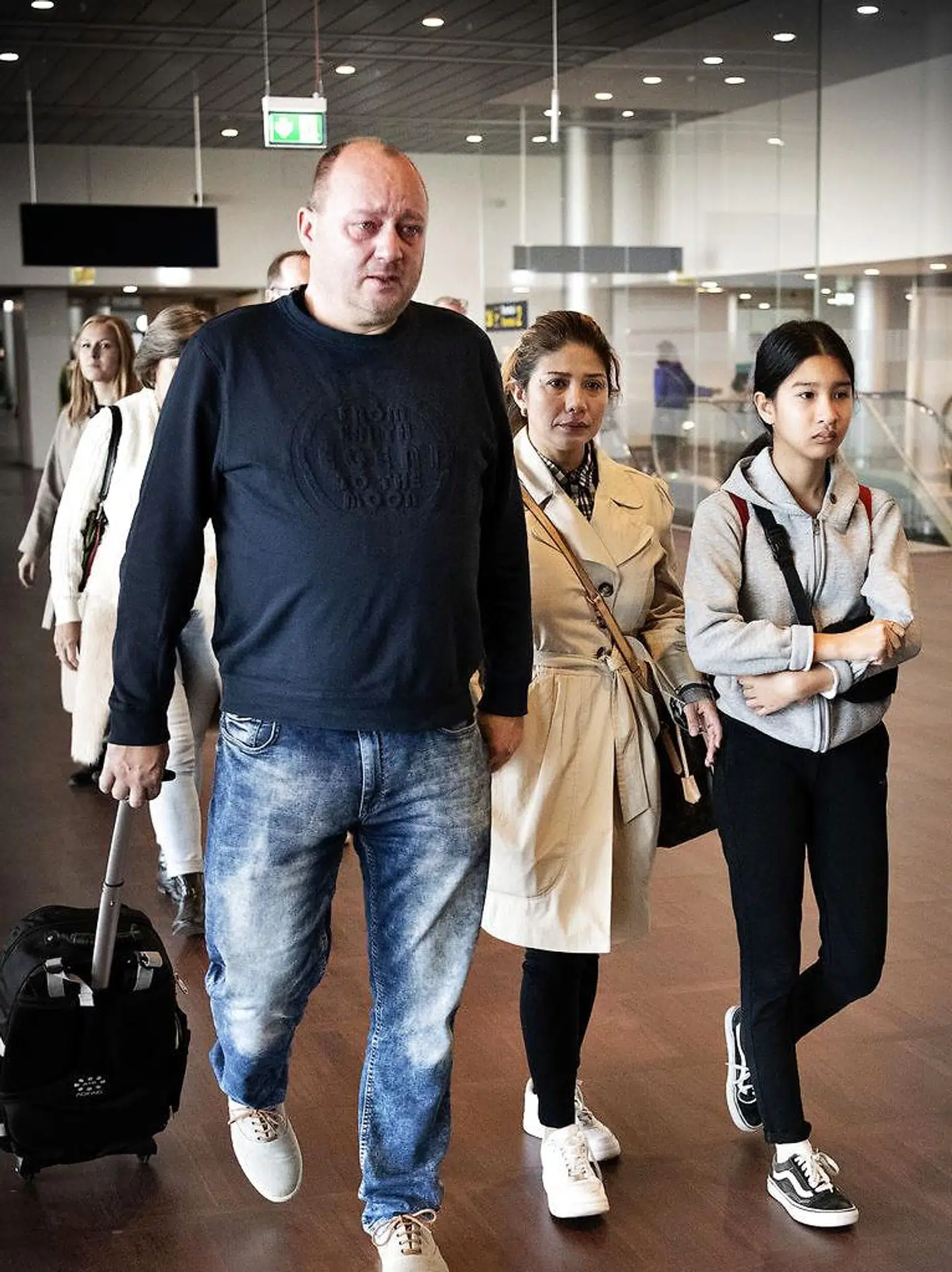 Efter at have sagt farvel til Mint og Ratree satte Frank sig alene i lufthavnen et par timer. »Jeg skulle ikke ud at køre i bil i den tilstand,« siger han.