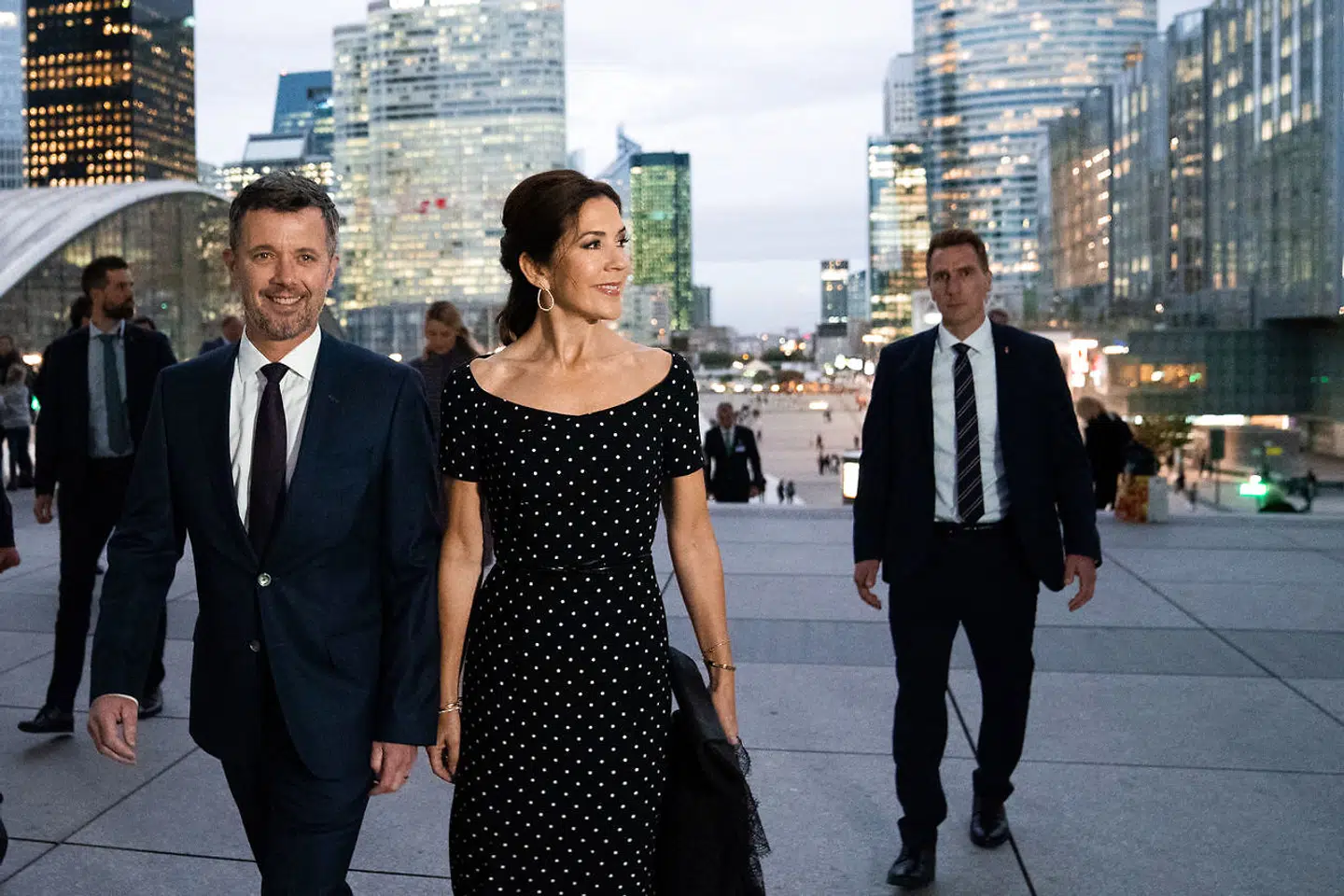 En glad Frederik ankom til 'Den Nye Triumfbue' tirsdag aften.