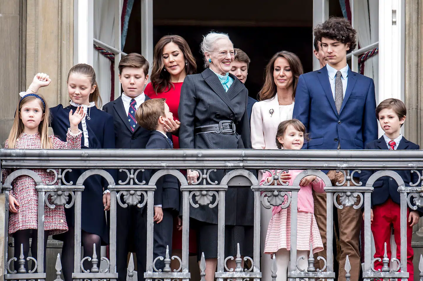 Alle otte børnebørn, prinsesse Josephine, prinsesse Isabella, prins Christian, prins Vincent, prins Felix, prinsesse Athena, prins Nikolai og prins Henrik.