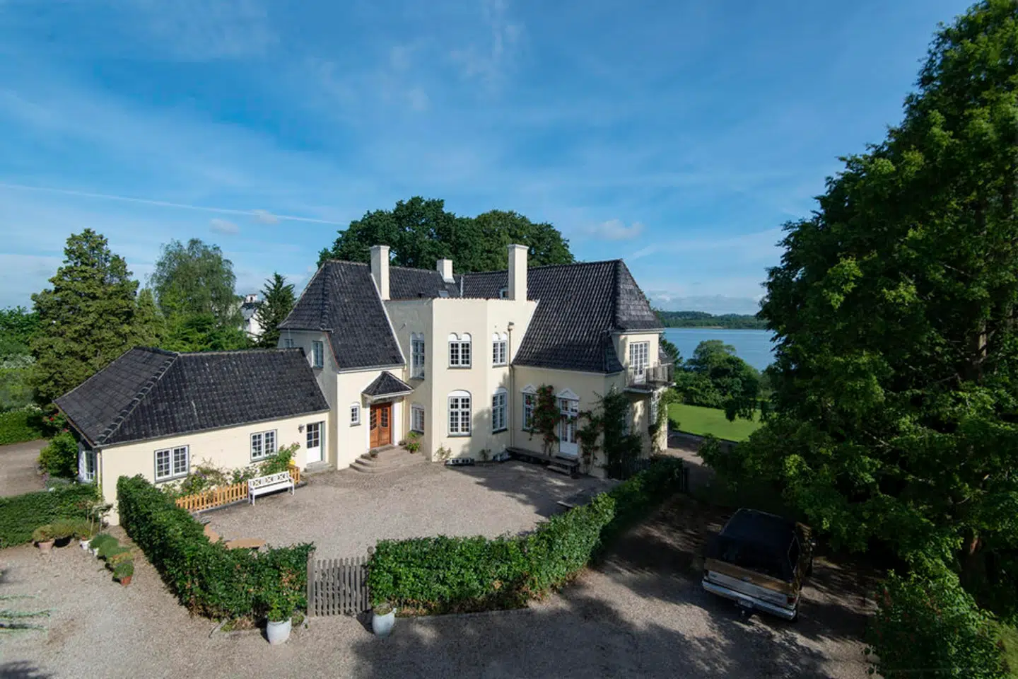 For cirka 42 millioner kroner kan du købe Mads Skjerns gamle matador-villa.