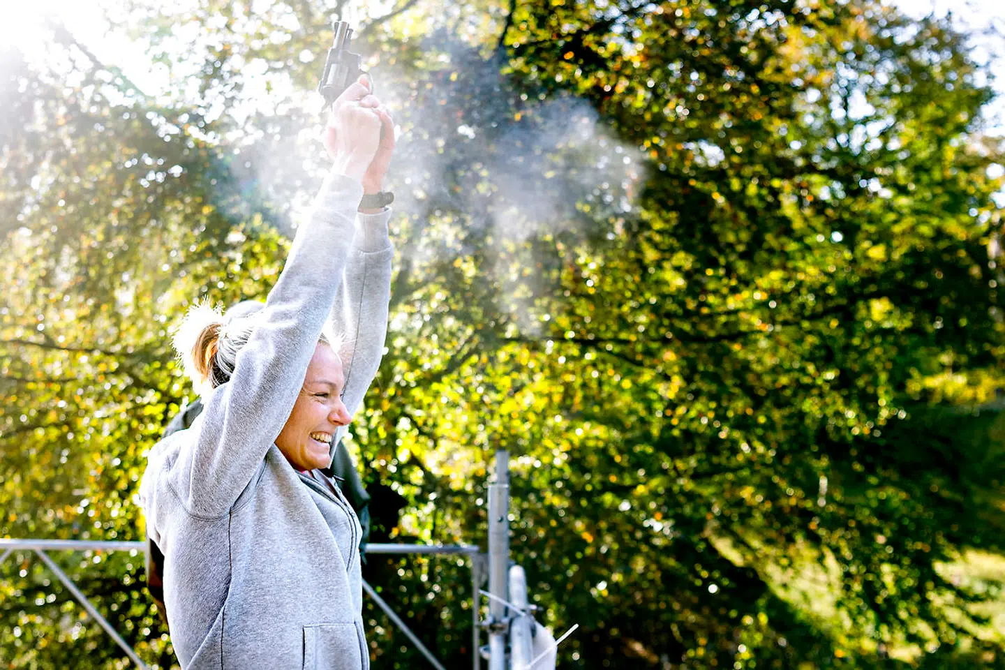 Anna Holm skyder den 51. Eremitageløb i gang. Kort efter er hun selv på vej ud på ruten i selskab med kæresten Victor Larsson.