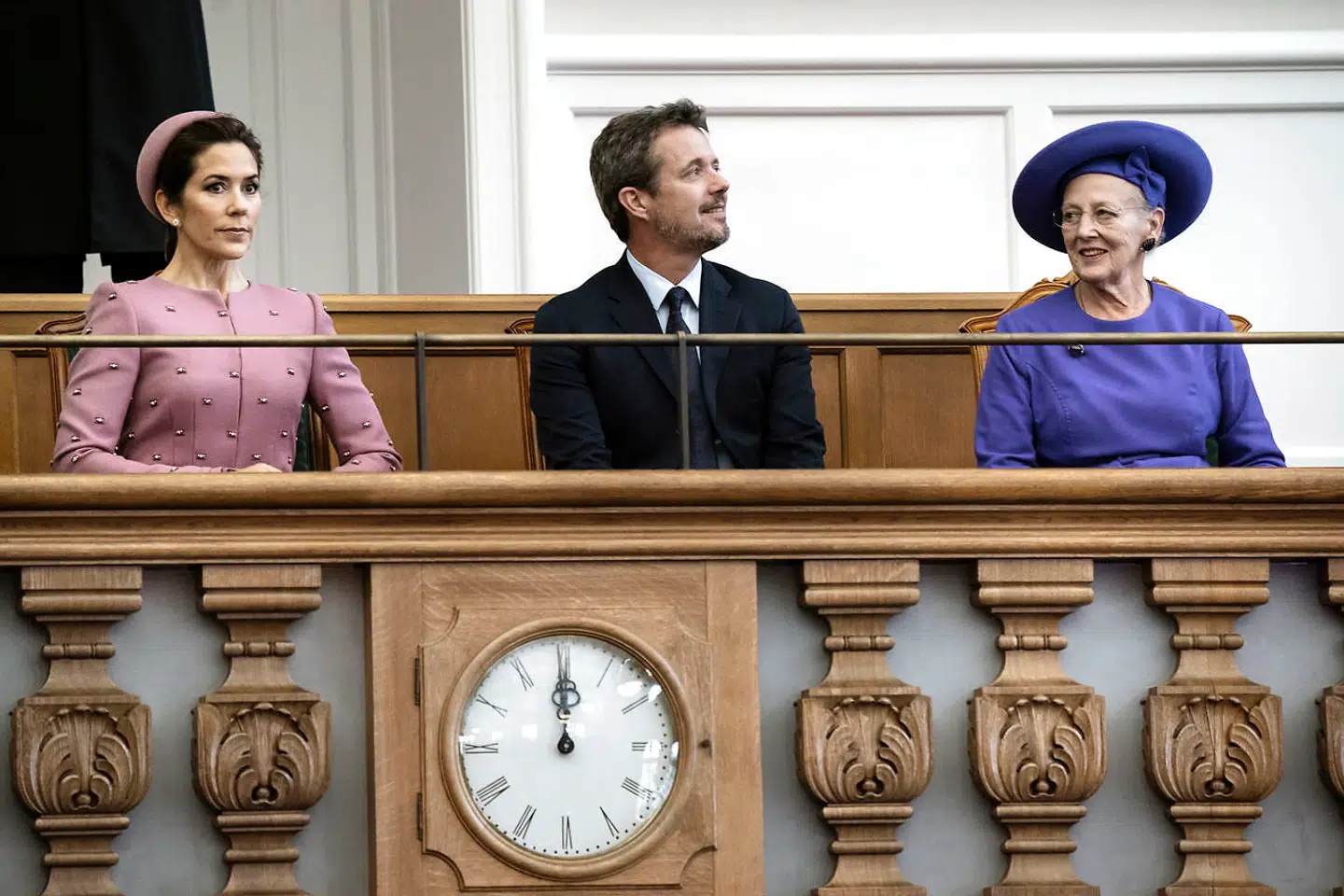 Kronprinsesse Mary, kronprins Frederik og Dronningen ved åbningen af Folketinget 2019.