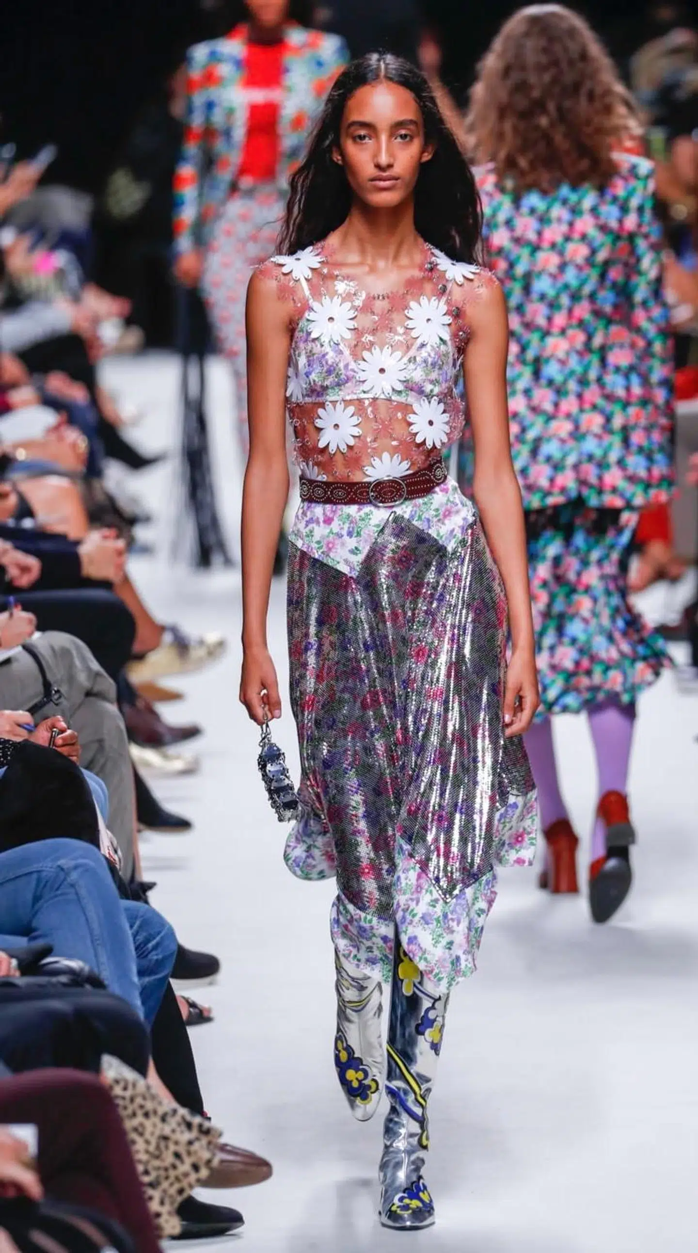 Mona Tougaard på catwalken for modehuset Paco Rabanne. (Foto: Paco Rabanne)